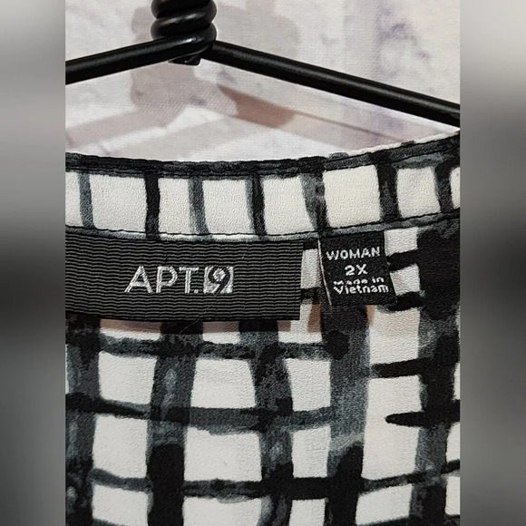 Apt 9 black and white blouse with zipper accent on front Size 2XL - Picture 5 of 5